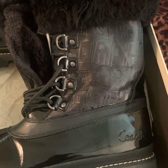COACH BLACK PATENT LEATHER BOOT, Size 10 Excellent Condition. - Picture 4 of 10